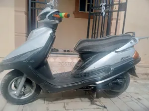 Yamaha 2001 Silver