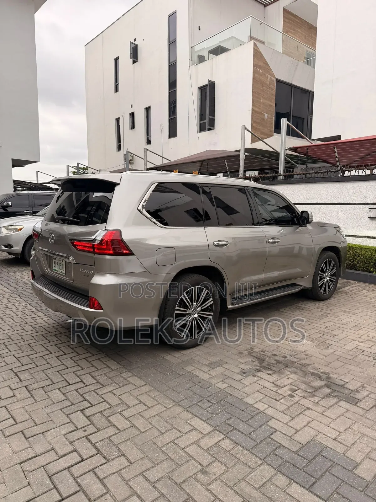Lexus LX 570 AWD 2021 Gold