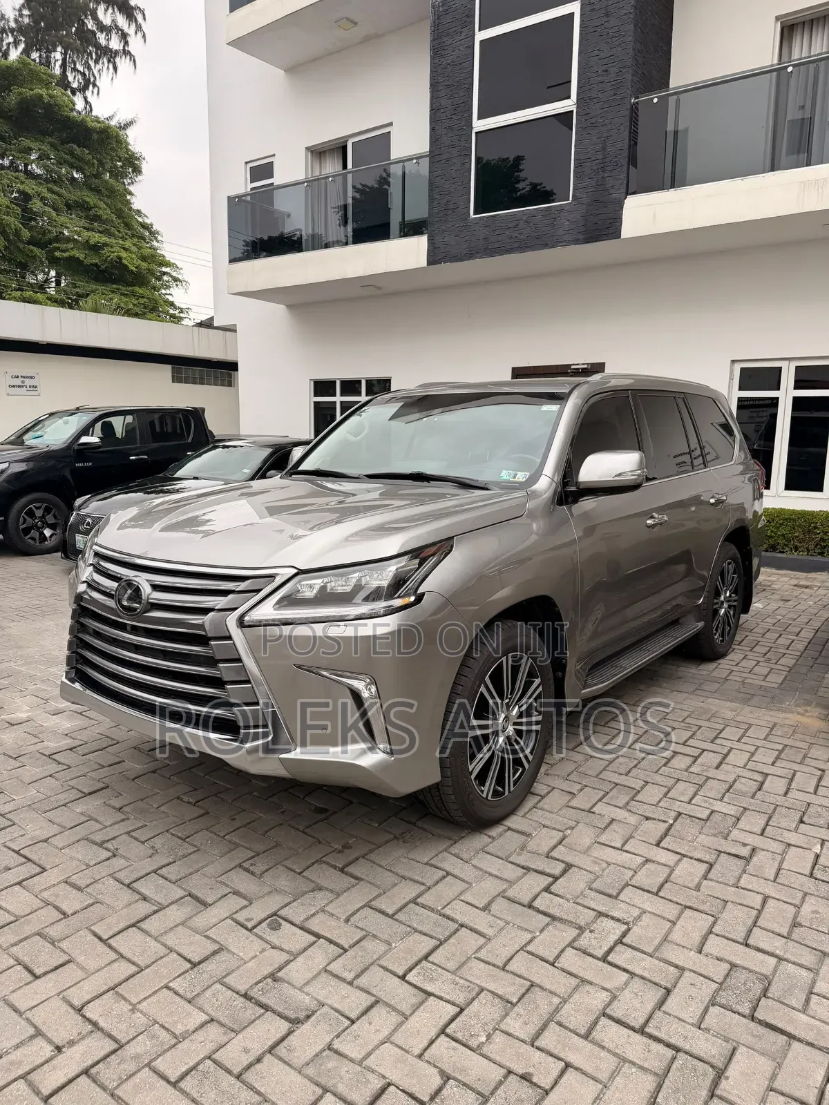 Lexus LX 570 AWD 2021 Gold