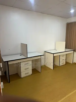 Modern Office Workstation With Integrated Pedestals & Divider Screen