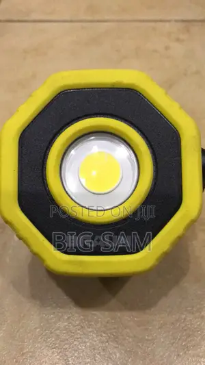 BRAUN 750 Lumen Rechargeable Ultracompact Magnetic LED Floodlight