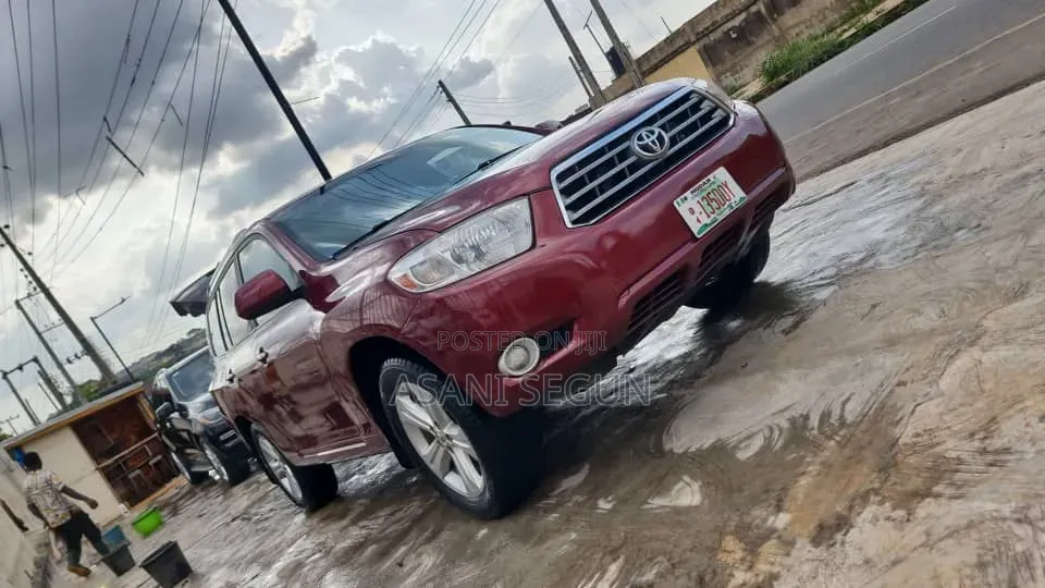 Toyota Highlander 2011 Burgundy