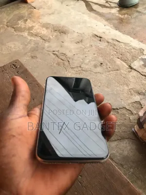 Apple iPhone X 64 GB White