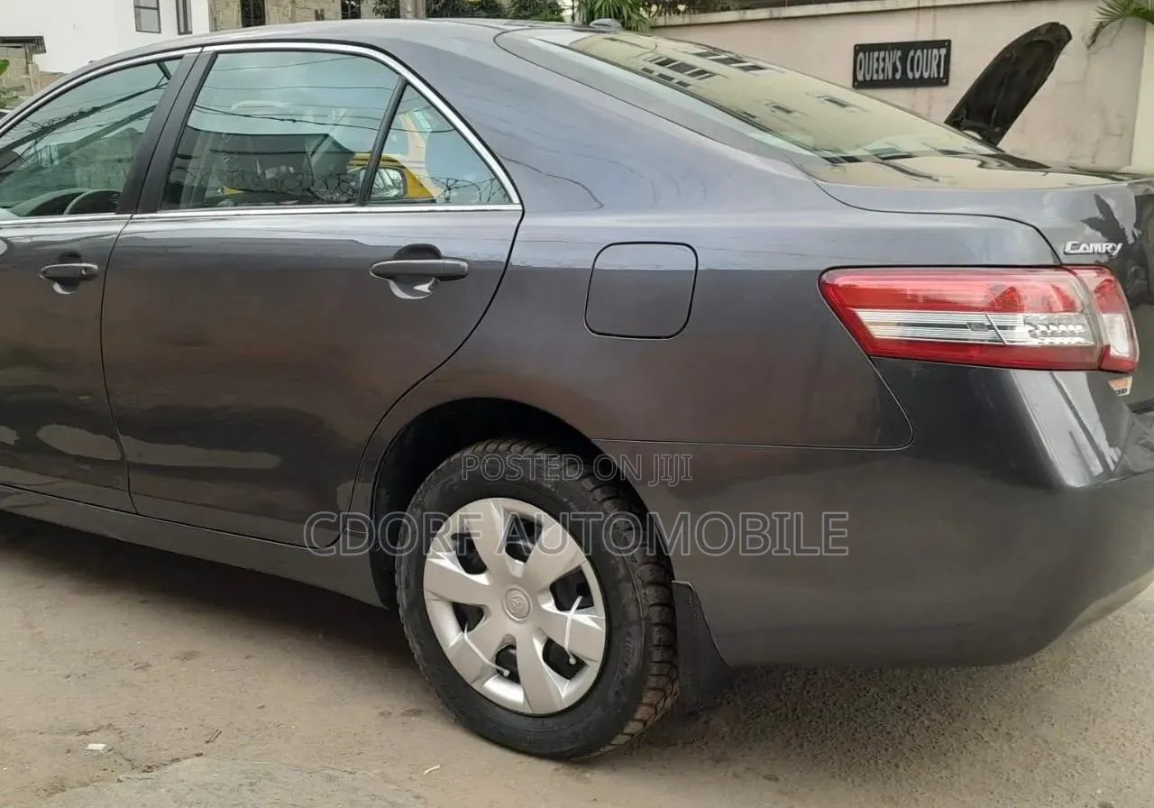 Toyota Camry 2011 Gray