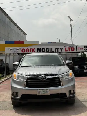 Toyota Highlander LE 4dr SUV (3.5L 6cyl 6A) 2014 Gray