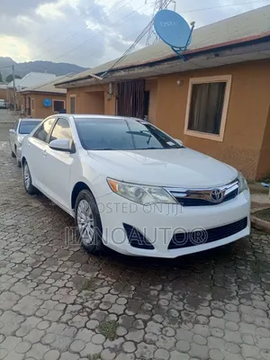 Toyota Camry LE 4dr Sedan (2.5L 4cyl 6A) 2013 White