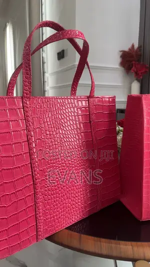 Standard Maxi Tote Bags