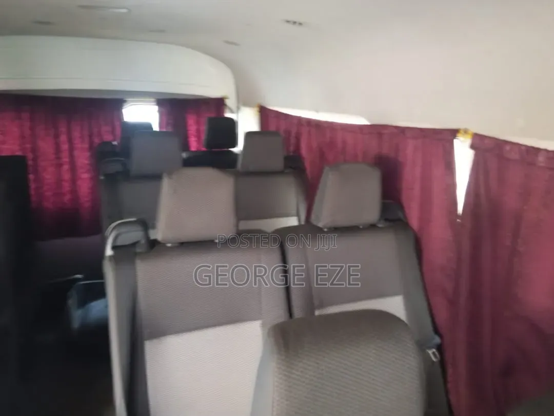Toyota HiAce 2022 White