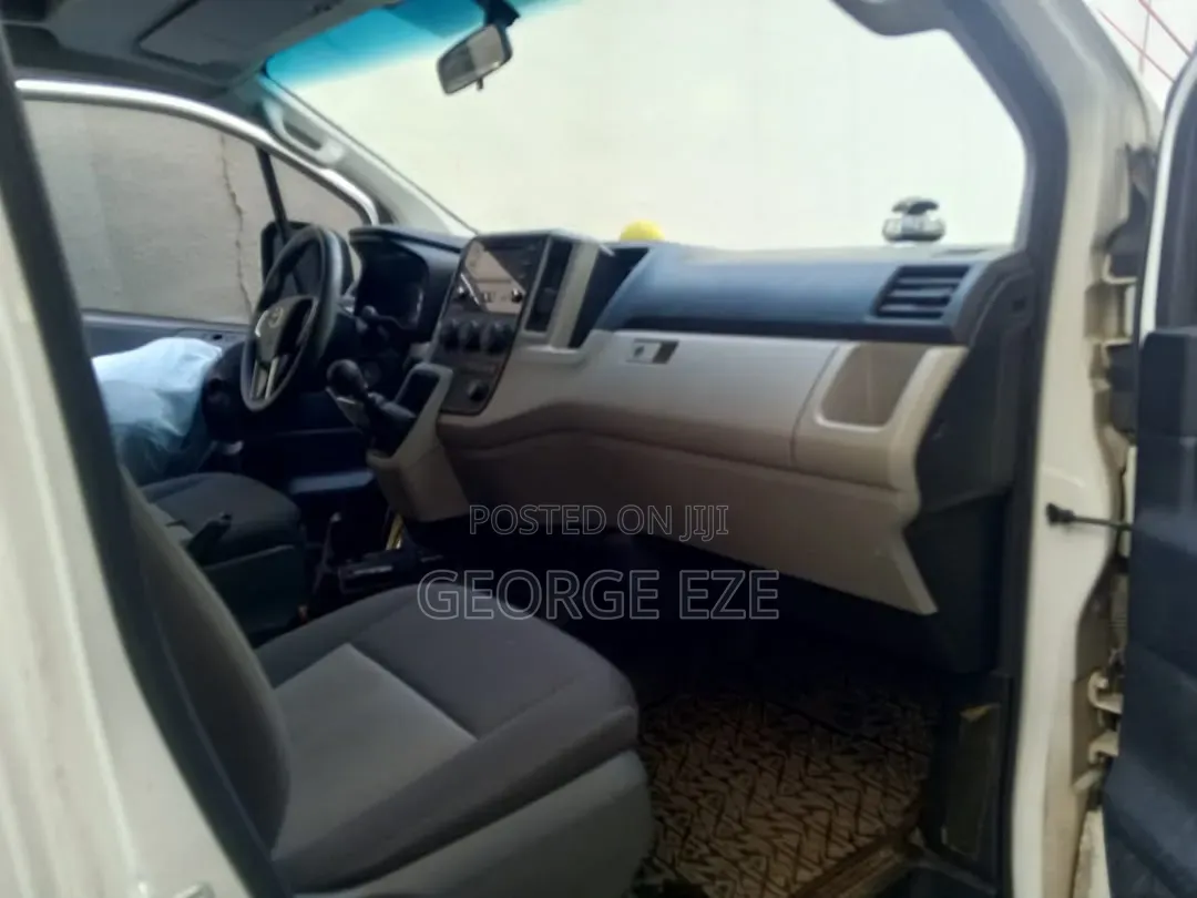 Toyota HiAce 2022 White
