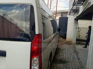 Toyota HiAce 2022 White
