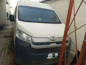 Toyota HiAce 2022 White