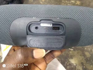 JBL Charge Essential