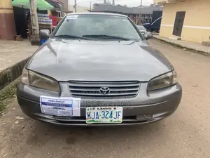 Toyota Camry LE 4dr Sedan (2.2L 4cyl 4A) 2000 Gray