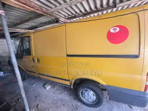 Ford Transit 2010 Yellow
