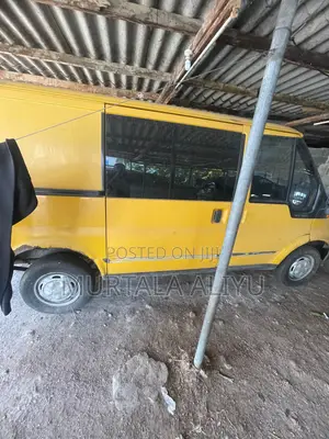 Ford Transit 2010 Yellow