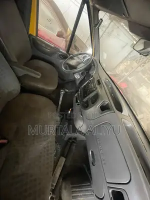 Ford Transit 2010 Yellow