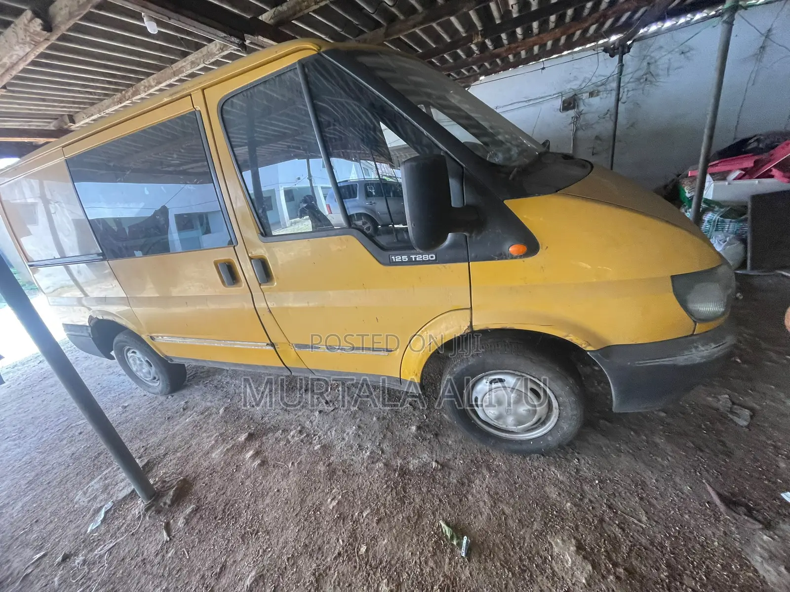 Ford Transit 2010 Yellow
