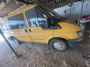 Ford Transit 2010 Yellow