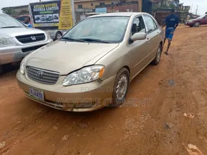 Toyota Corolla LE 2004 Gold