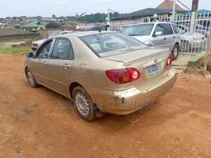 Toyota Corolla LE 2004 Gold
