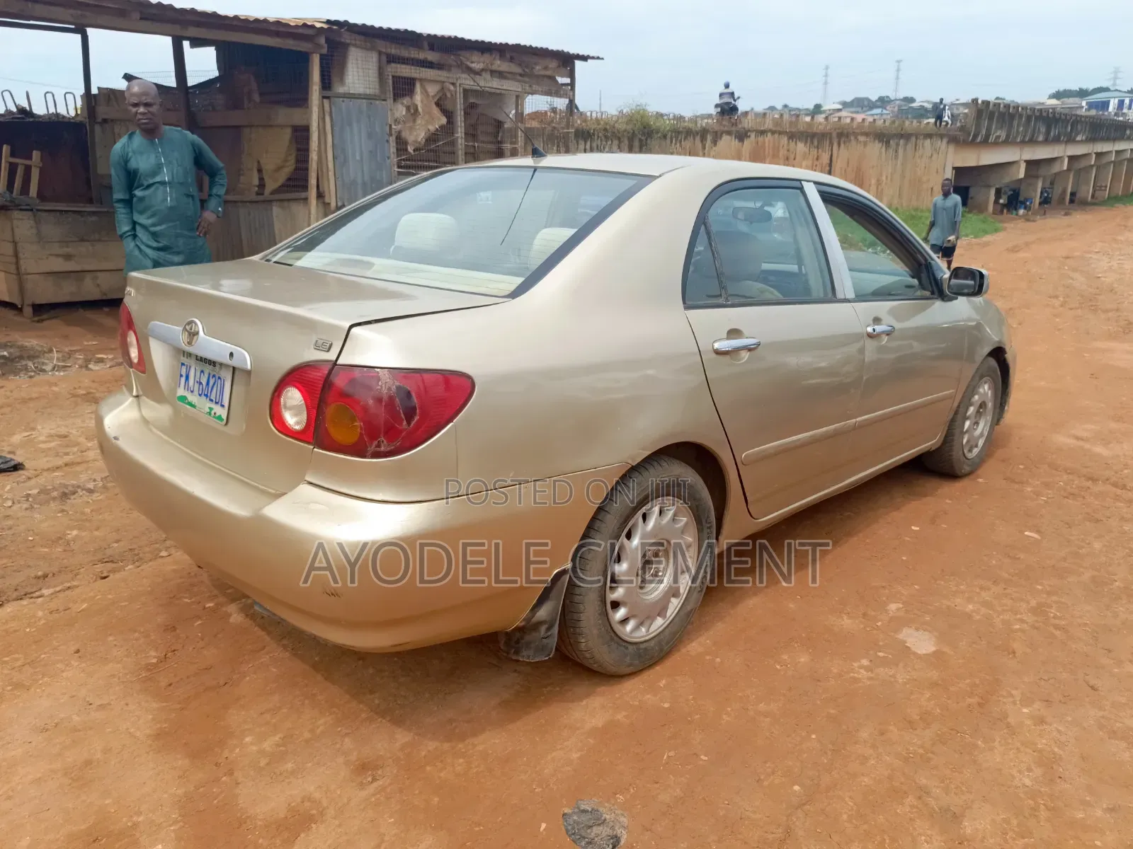 Toyota Corolla LE 2004 Gold