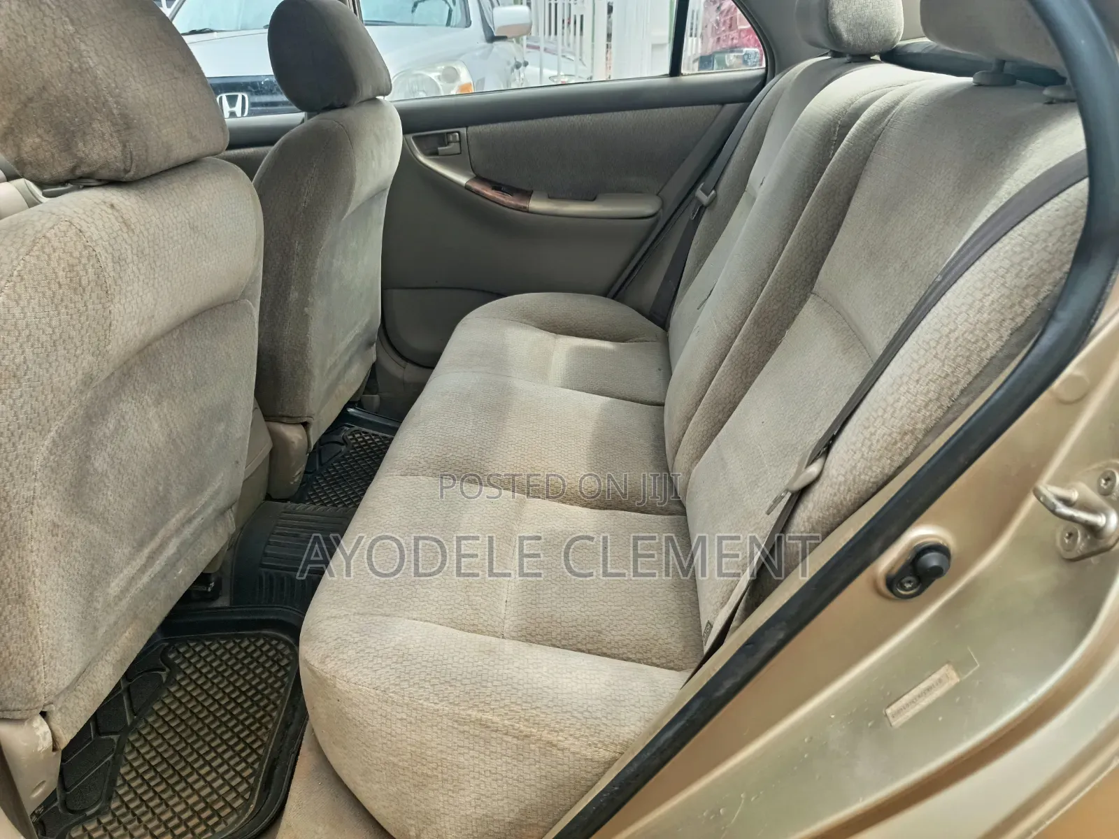 Toyota Corolla LE 2004 Gold