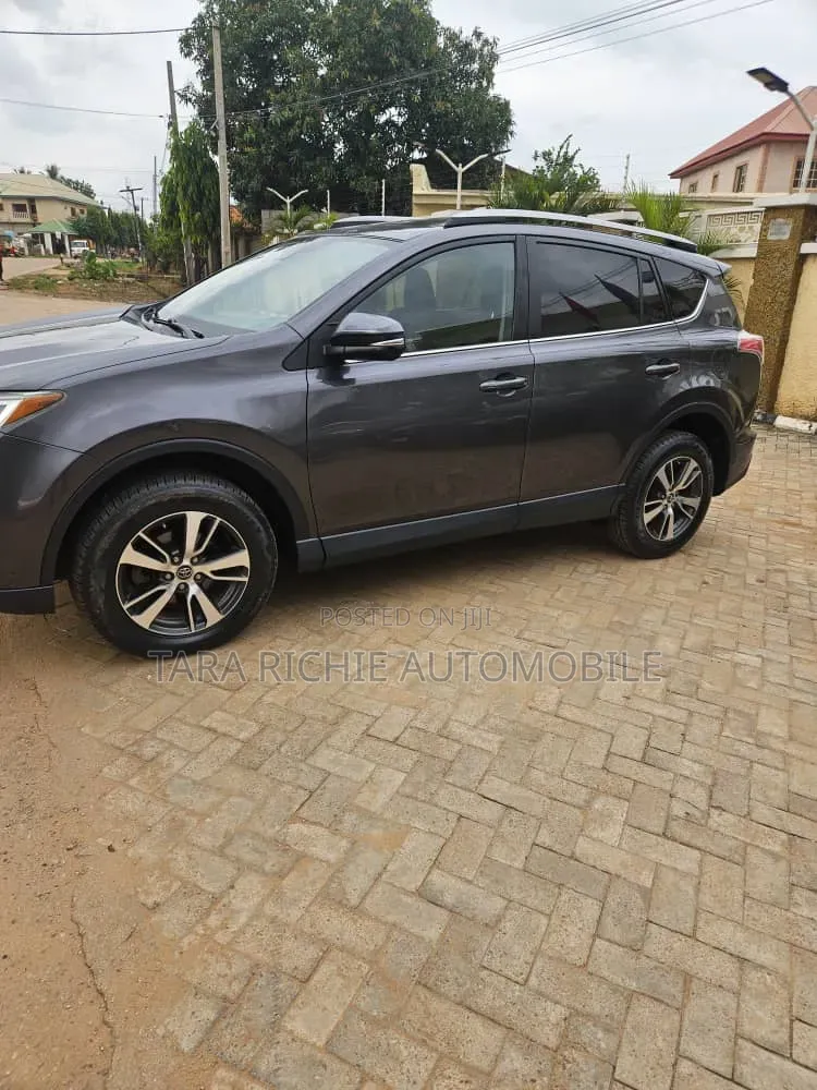 Toyota RAV4 2017 Gray