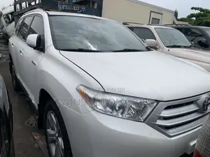 Toyota Highlander Limited 3.5l 4WD 2013 White