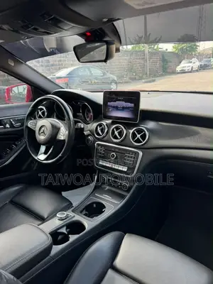 Mercedes-Benz GLA 250 2019 Red