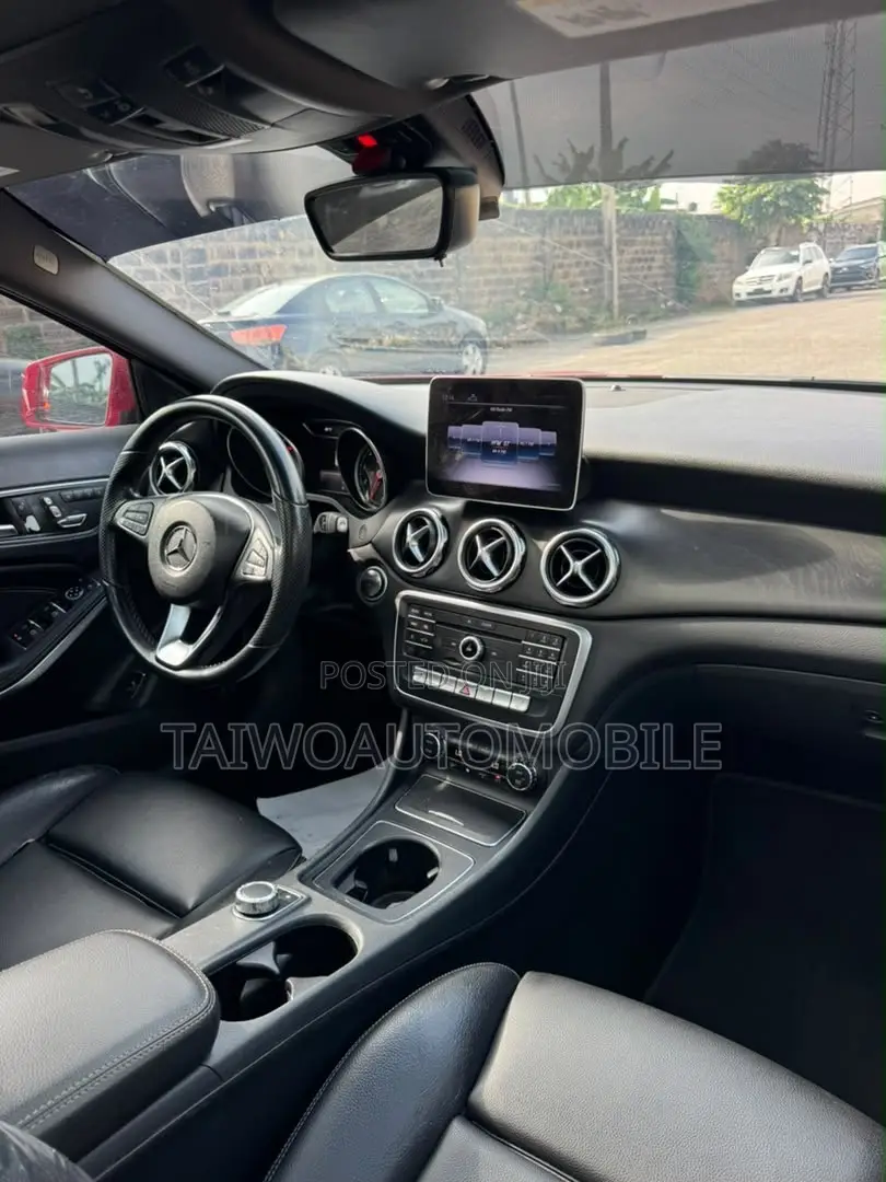 Mercedes-Benz GLA 250 2019 Red