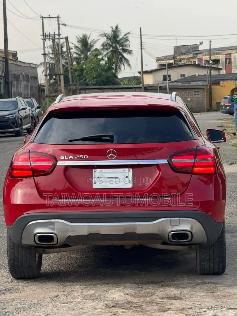 Mercedes-Benz GLA 250 2019 Red