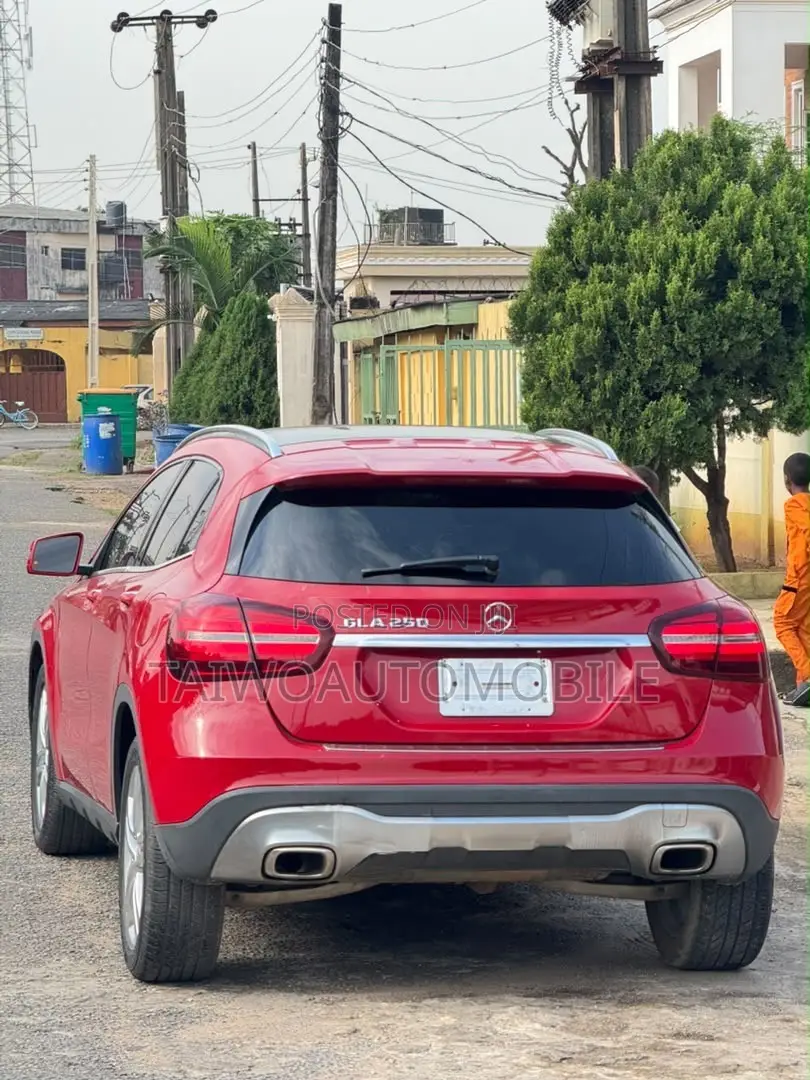 Mercedes-Benz GLA 250 2019 Red
