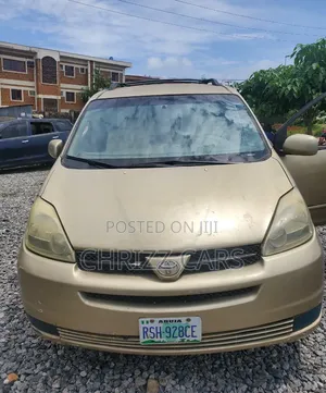 Toyota Sienna XLE 2005 Gold