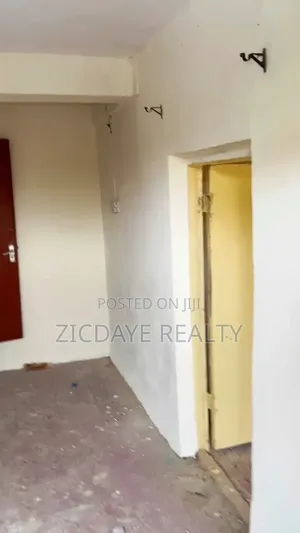 1bdrm Room & Parlour in Community Road, Yaba for rent