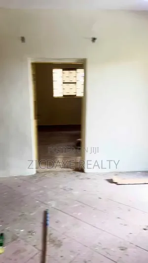 1bdrm Room & Parlour in Community Road, Yaba for rent