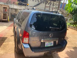 Nissan Pathfinder SE 4x4 2007 Gray