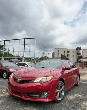 Toyota Camry SE 4dr Sedan (2.5L 4cyl 6A) 2013 Red