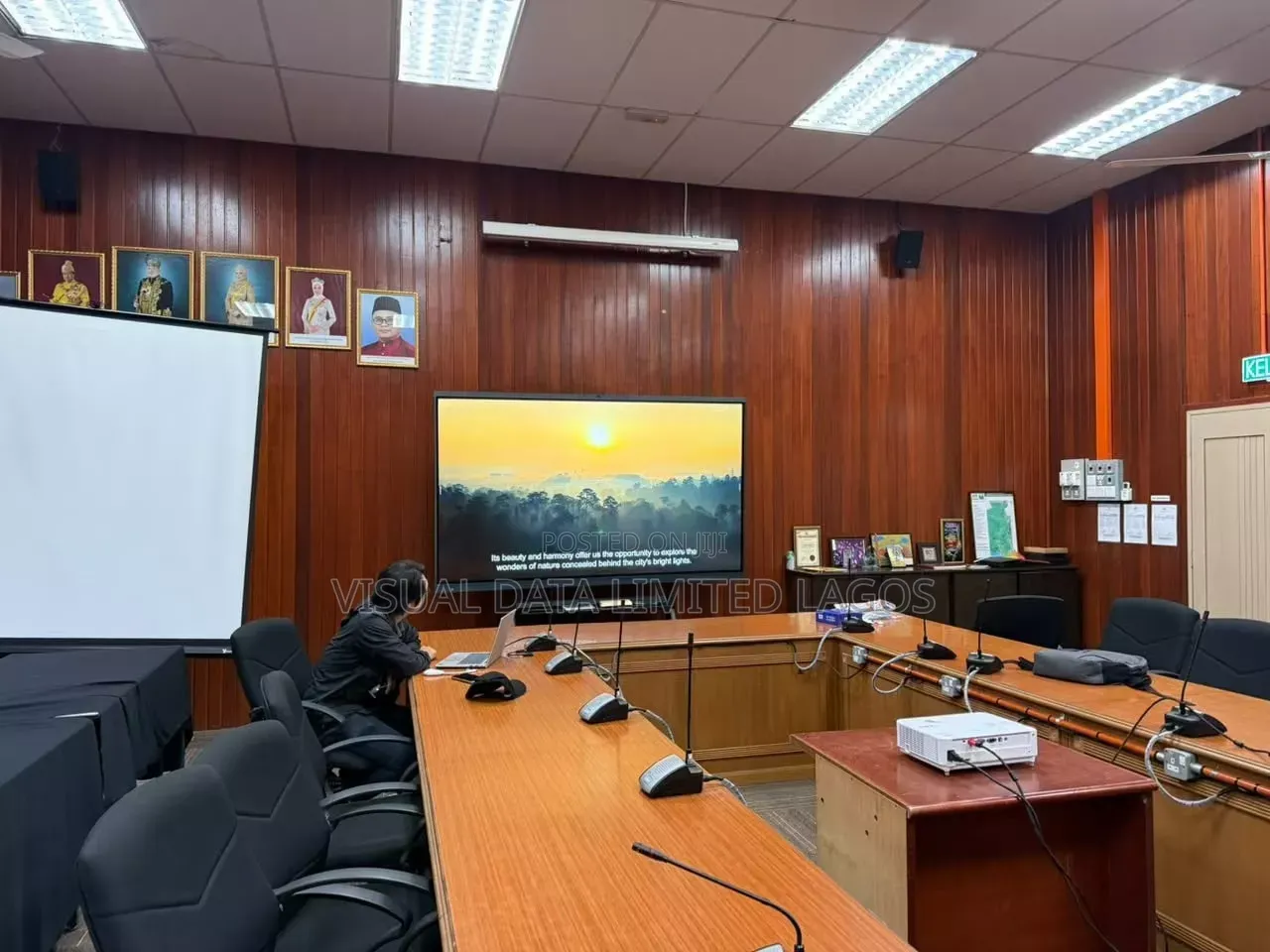 Elon Display Interactive Smart Board 98" - With Free Installation