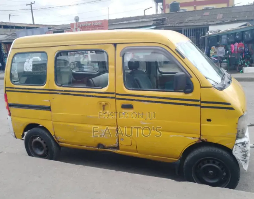 Suzuki Every 2000 Yellow