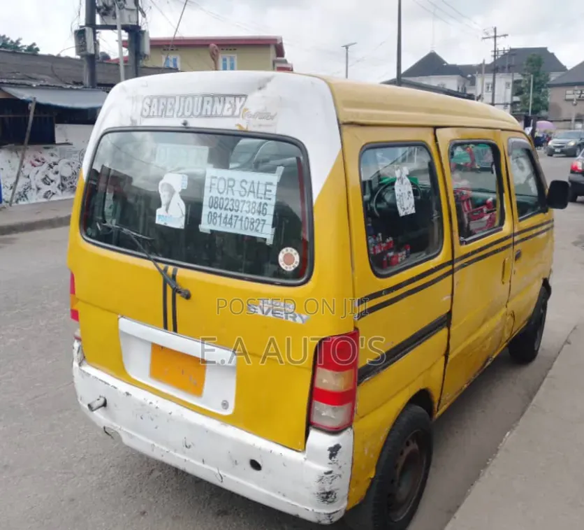 Suzuki Every 2000 Yellow