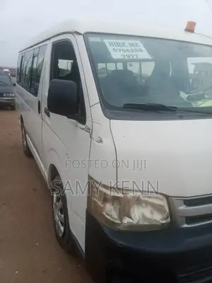 Toyota HiAce 2013 White