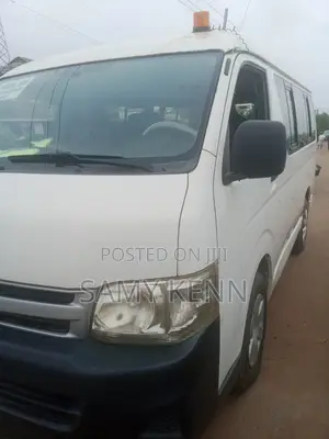 Toyota HiAce 2013 White