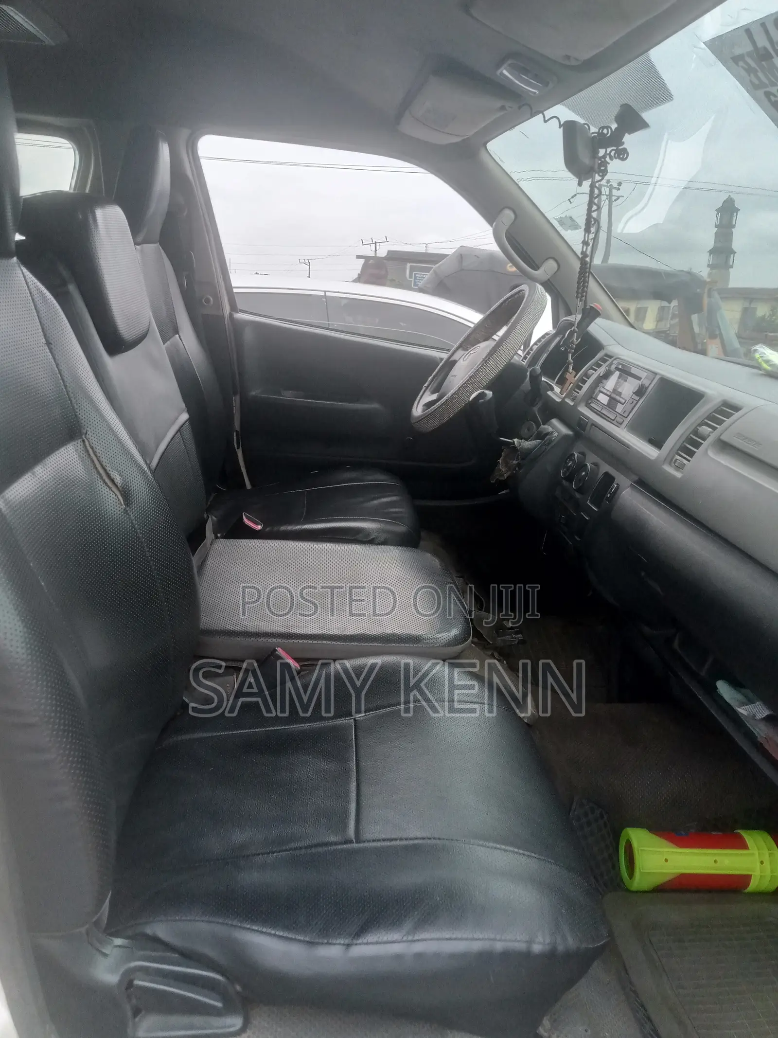 Toyota HiAce 2013 White