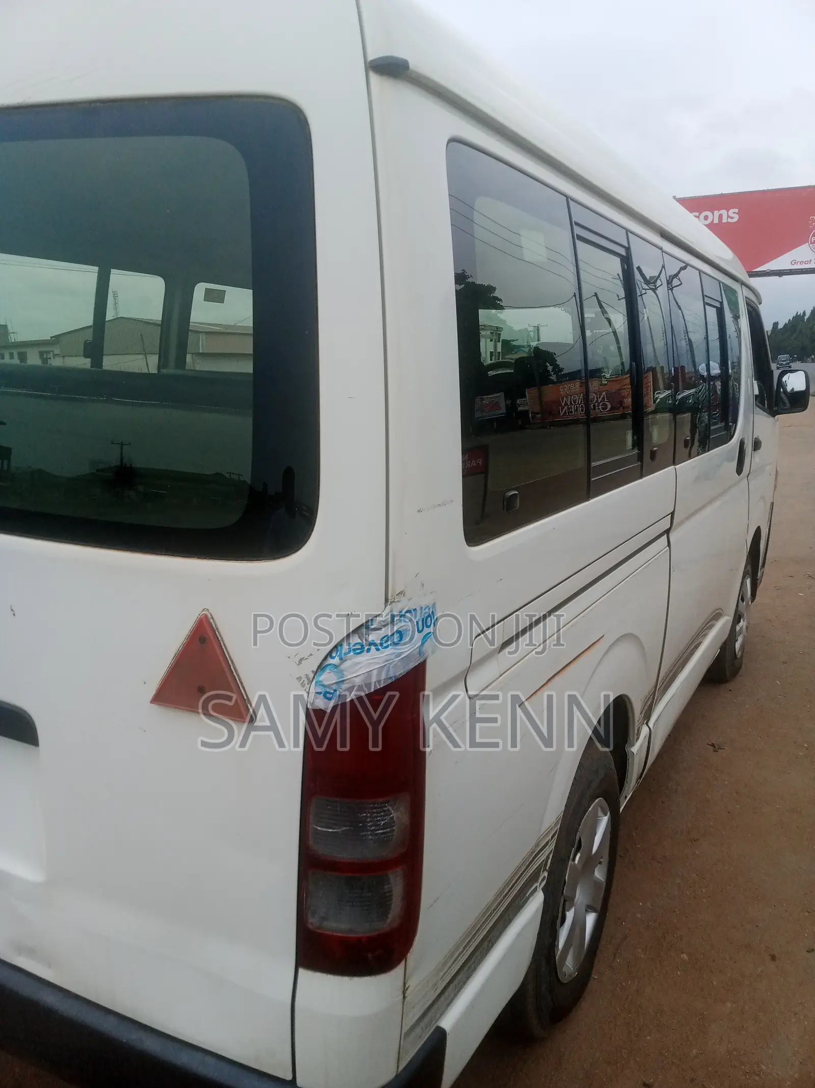 Toyota HiAce 2013 White