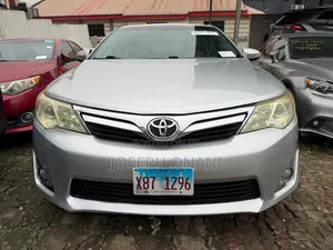 Toyota Camry XLE 4dr Sedan (2.5L 4cyl 6A) 2012 Silver