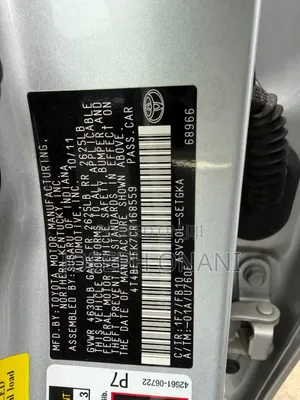 Toyota Camry XLE 4dr Sedan (2.5L 4cyl 6A) 2012 Silver