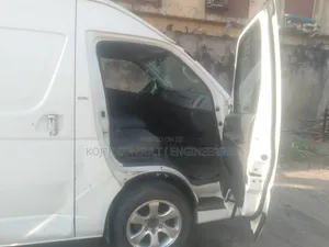 Toyota HiAce 2013 White