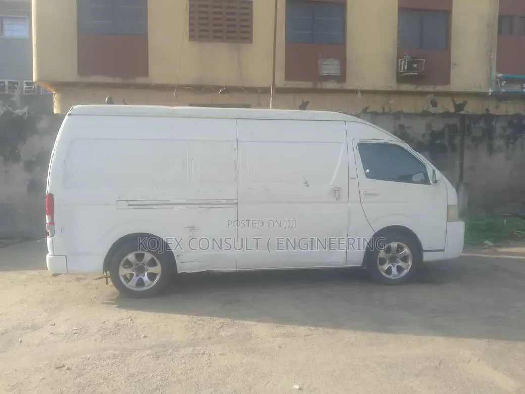 Toyota HiAce 2013 White