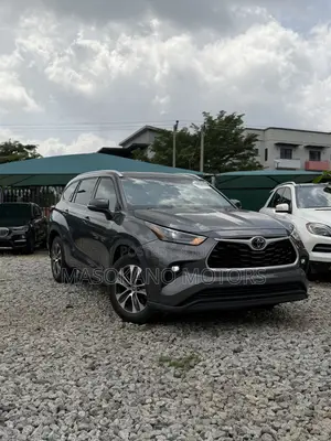 Toyota Highlander XLE 2022 Gray