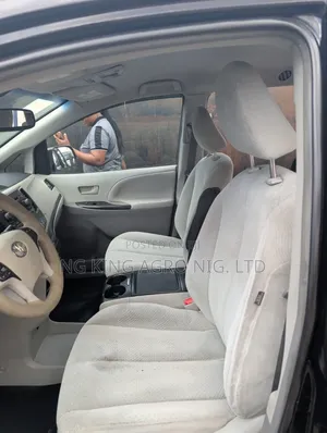 Toyota Sienna 2013 Black